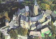Stolz thront die Burg ber Wernigerode.