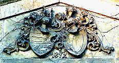 Risalit ber der Orangerie mit dem Wappen der Familie von Veltheim