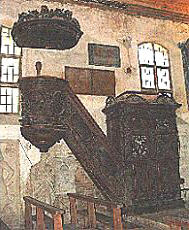 Die kunstvoll geschnitzte Kanzel in der Schlosskirche
