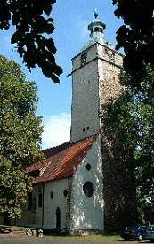 Die Schlosskirche St. Godehard mit dem Hausmannsturm