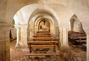 Den ltesten Teil der Kirche bildet die romanische Krypta.