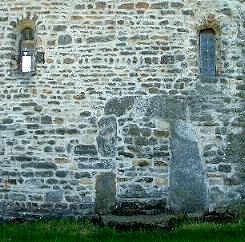 Die romanischen Rundfenster an der Nordseite der St. Paul-Kirche