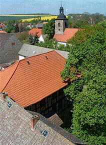 Aussicht vom oberen Turmzimmer zur Dorfkirche von Ummendorf
