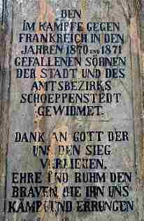 Die Gedenktafel erinnert an die Gefallenen des Krieges 1870/71 gegen Napoleon, in dem 139.000 franzsische und 41.000 deutsche Soldaten ihr Leben lieen.