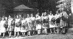 Auf diesem Foto aus dem Jahr 1928 war anlsslich einer Siegerehrung beim Elmturnfest der Kiosk noch deutlich zu erkennen.