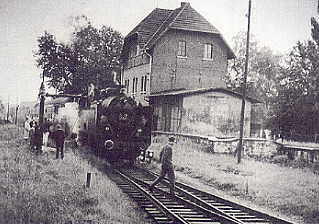 Nordbahnhof 1965 mit Wasser auftankender Lok in Fahrtrichtung Kneitlingen