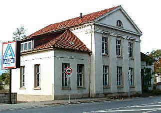 Das Brogebude und das Wohnhaus des Fabrikdirektors sind fast die einzigen Relikte der abgerissenen Zuckerfabrik.